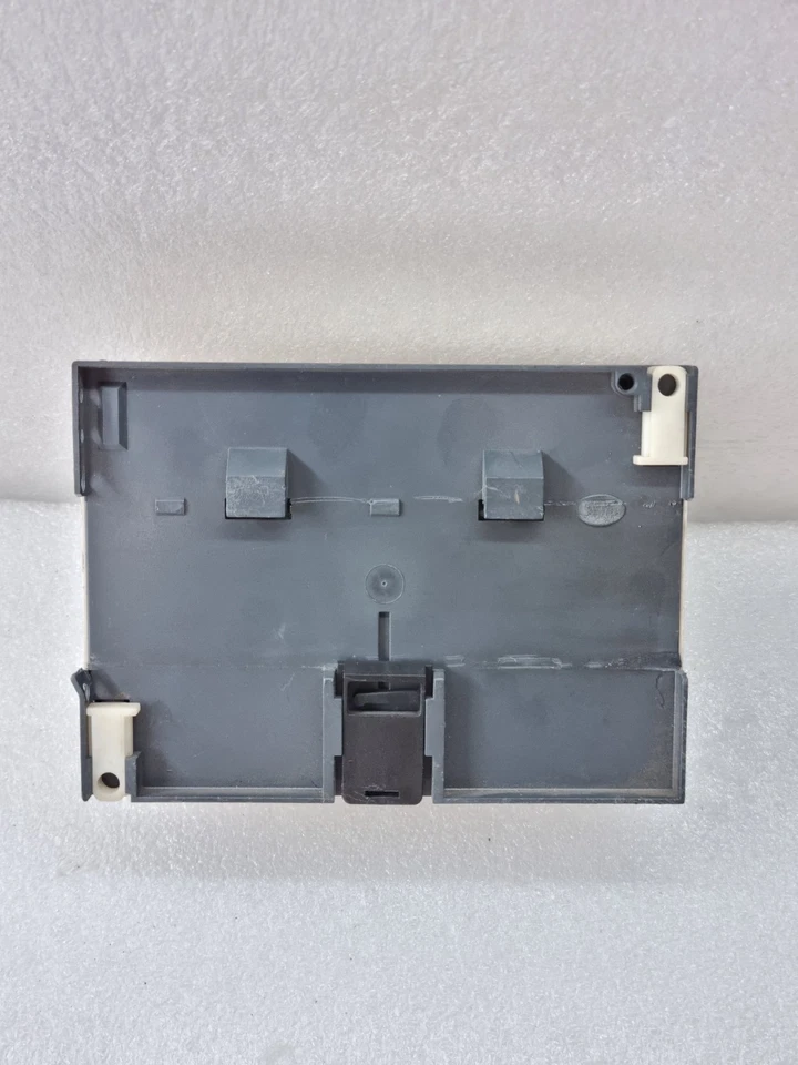 Schneider Telemecanique SR2 D201BD 24VDC Compact Smart Relay (Used)